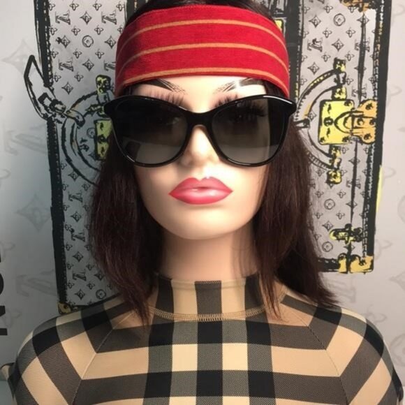 New Authentic Givenchy GV7198S Sunglasses – Black Acetate / Gold Hardware - Picture 7 of 13